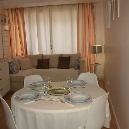 Elegant T2 Pres De La Et En Hyper Centre