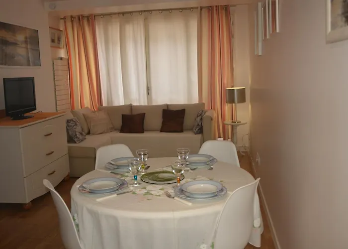 Elegant T2 Pres De La Et En Hyper Centre